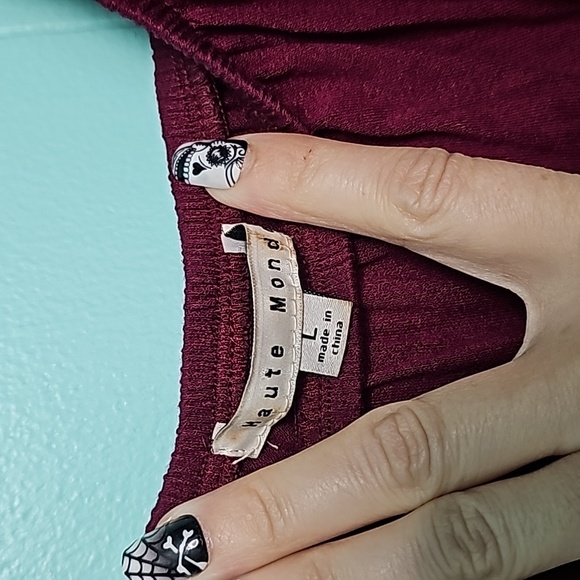 Maroon flowy crop top - Picture 3 of 3